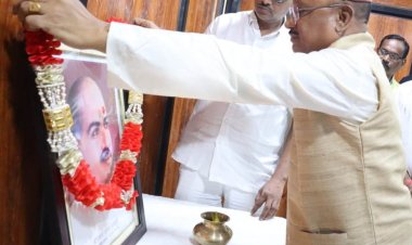 डॉ. श्यामाप्रसाद मुखर्जी की जयंती पर मुख्यमंत्री श्री विष्णु देव साय ने  माल्यार्पण कर उन्हें श्रद्धांजलि अर्पित की।