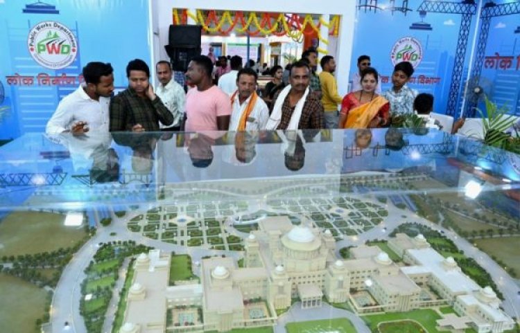 लोगों को लुभा रहा छत्तीसगढ़ विधानसभा के नए भवन का मॉडल, राज्योत्सव में लोक निर्माण विभाग के स्टॉल में प्रदर्शित किया गया है नए विधानसभा भवन और पॉवर हाउस फ्लाई ओवर का मॉडल